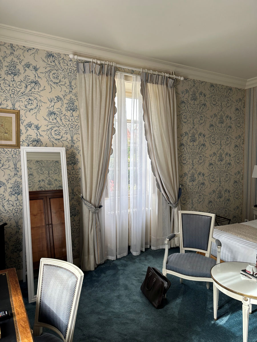 Chambre du Domaine de la Bretesche avant l'intervention d'ID Plume, 7