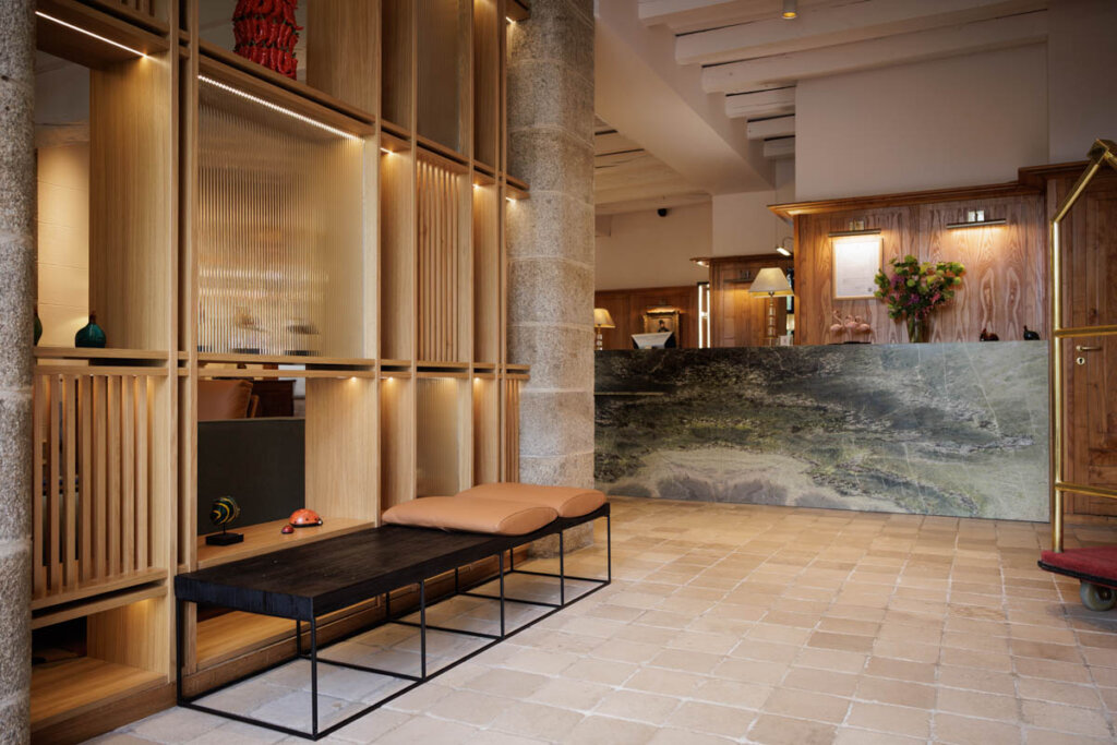 Domaine de la Bretesche, Le hall par ID Plume, 6